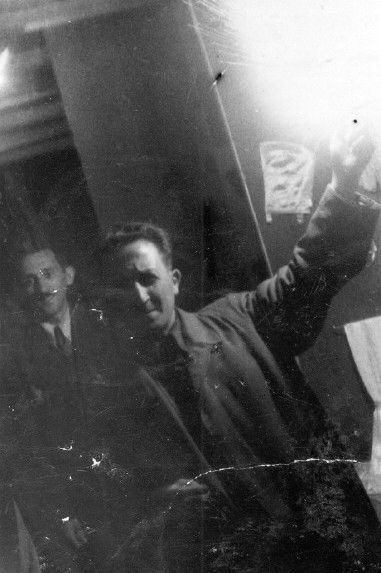 The photographer Mendel Grosman, photographing in the Lodz ghetto.